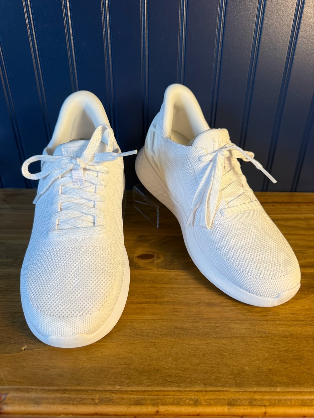 Kizik Athens White Wide Hands-Free Sneakers Women’s 9.5 / Men’s 8